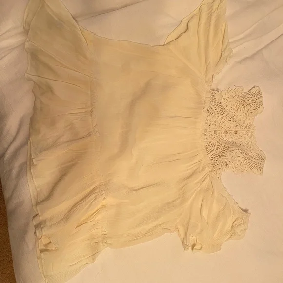 Gimmicks cream off the shoulder top - Picture 5 of 5